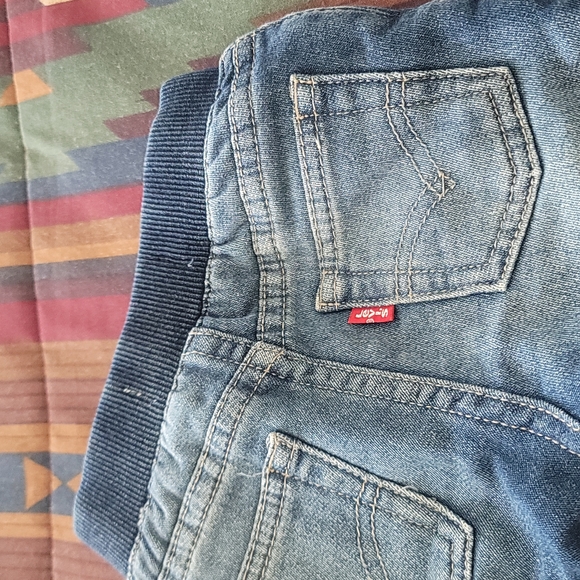 Levi's - Picture 3 of 4